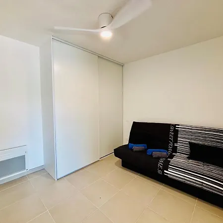 Apartment 111 Acces Direct 3min De La Mer,2 Places De Parking Gratuite, Terrasse Vias
